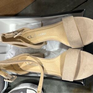 CL by Laundry Women's Tan Heels